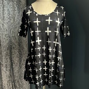 LuLaRoe Perfect T- Black and White Cross Design Size XS-S (0-6) LLR XXS